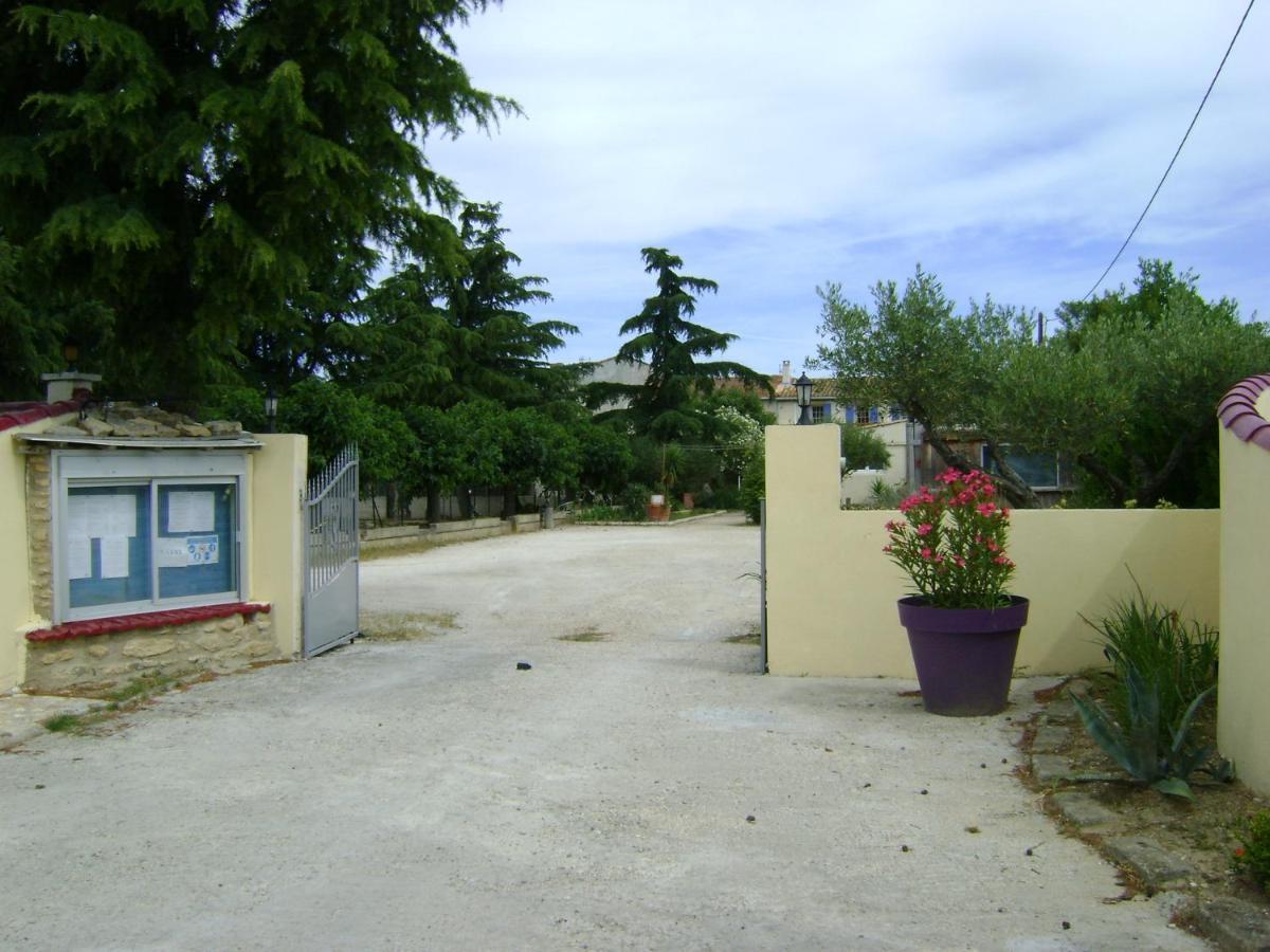 Le H De Sernhac Экстерьер фото
